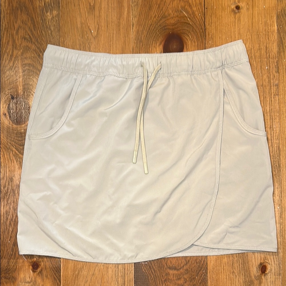 The American Outdoorsman Women’s Tan Skort - Medium